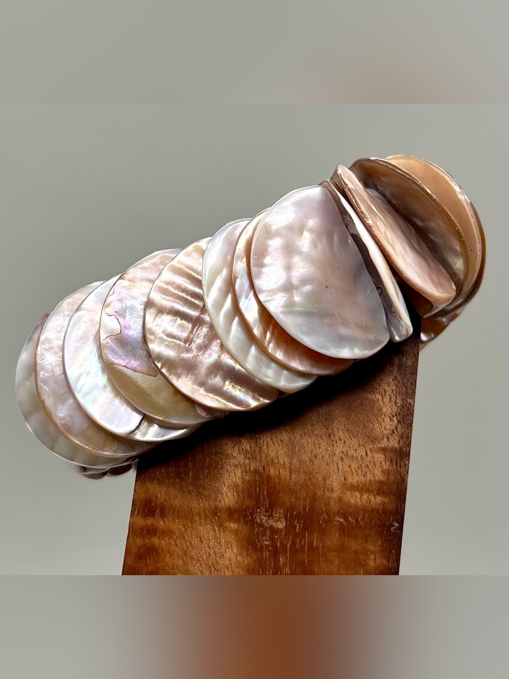 VTG 90s Mother of Pearl Shell Disc Stretch Bracelet Chunky Boho Nautical Beachy